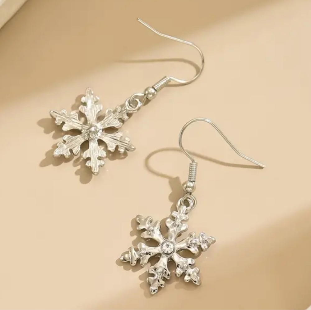 NWT Drop Dangle Snowflake Earrings